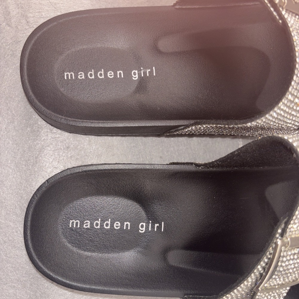 Madden Girl Women's Teddy-R Rhinestone and Black Footbed Sandals, Size 9 NWOB - Picture 9 of 13